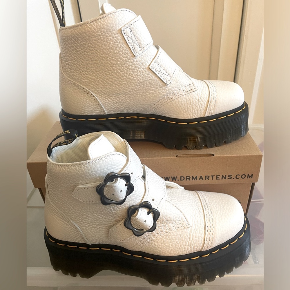 Dr. Marten Devon Flower Boots in White - women’s size 7. - Picture 3 of 10